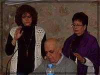 05_Orando_antes_de_la_charla.JPG