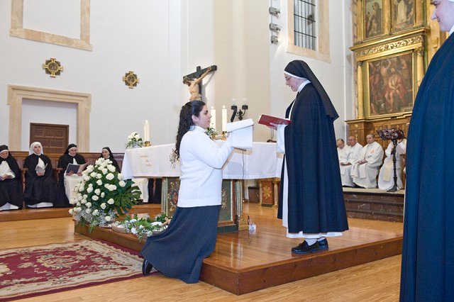 06_Entrega_del_habito.jpg
