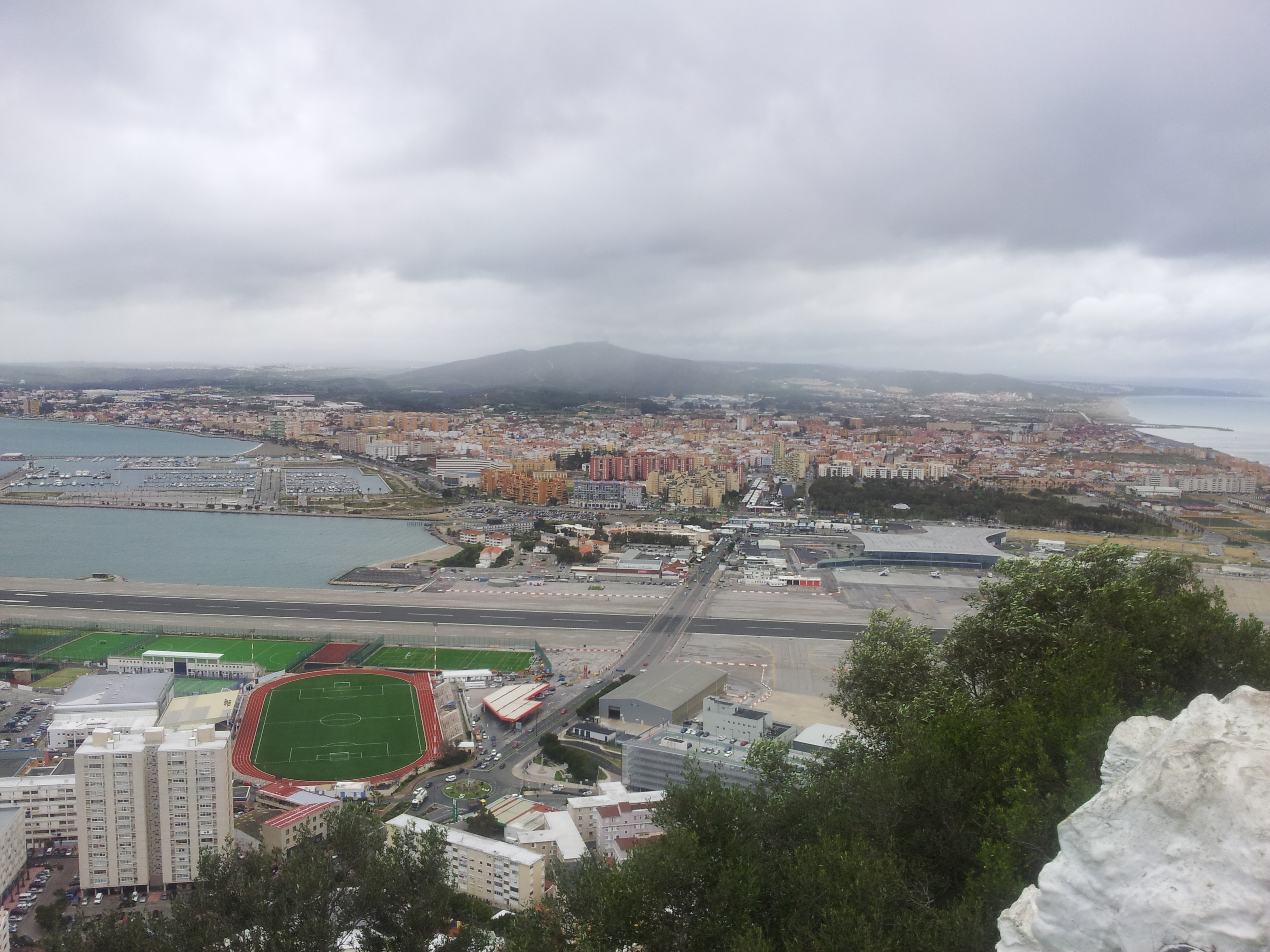 07 Aeropuerto divisorio.jpg